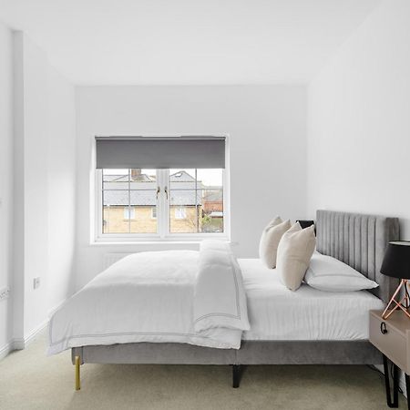Luxurious 3 Bed House With Free Parking, Close To The Train Station & Town Braintree Esterno foto
