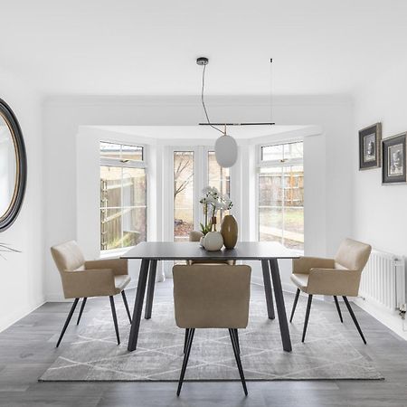 Luxurious 3 Bed House With Free Parking, Close To The Train Station & Town Braintree Esterno foto