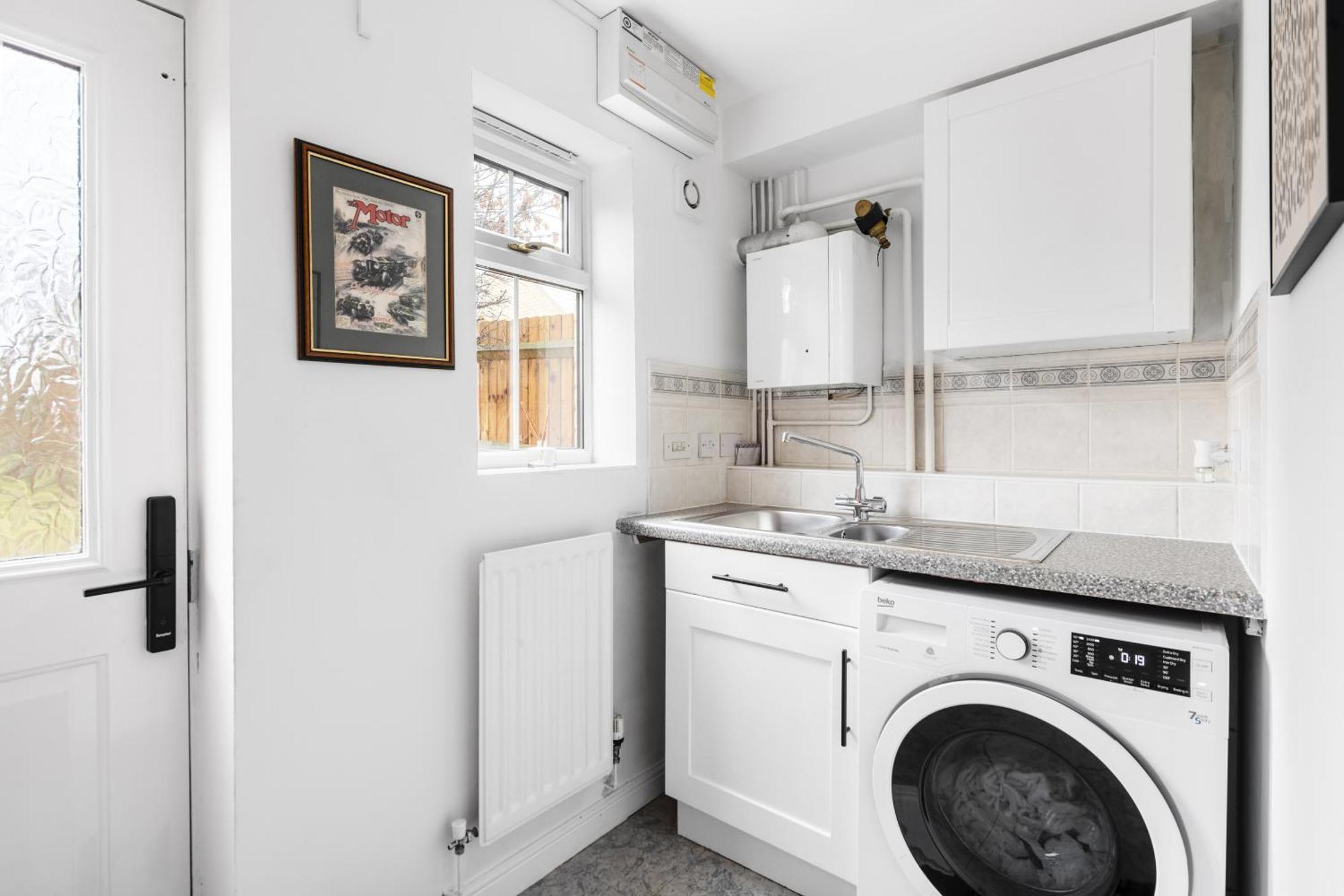 Luxurious 3 Bed House With Free Parking, Close To The Train Station & Town Braintree Esterno foto